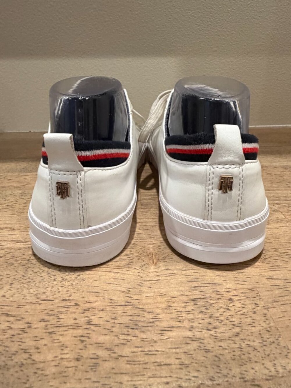 Tommy Hilfiger White Sneakers Size 8.5 - Low Top Casual Shoes - Picture 8 of 9